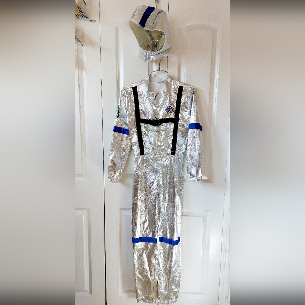 Silver Astronaut Jumpsuit &‎ Helmet size Youth Large Halloween Costume